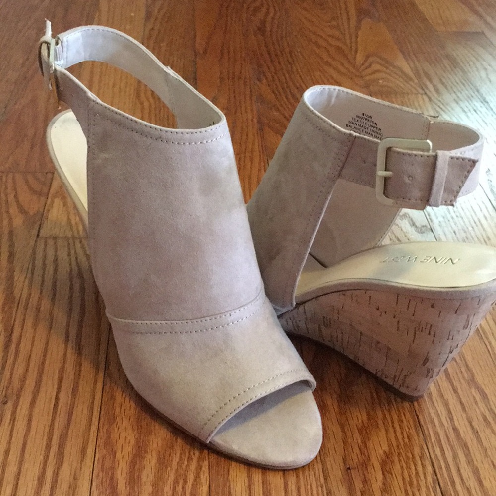 Nine West wedges. EUC